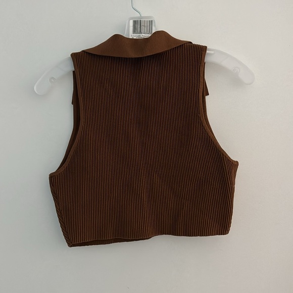 Babaton Aritzia Sculpt Knit Collar Crop Top - Picture 4 of 4